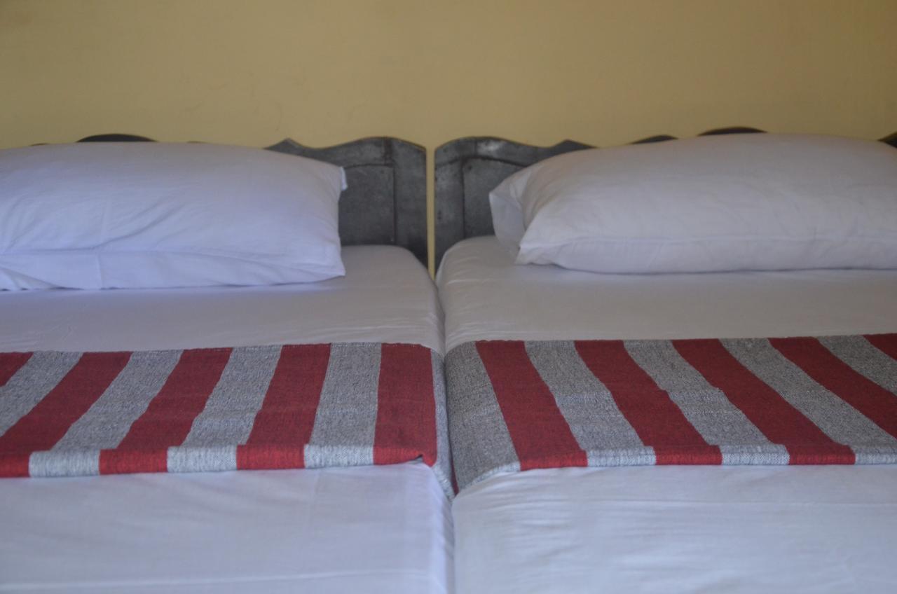 Lake View The Tourist Guest House Anuradhapura Exterior foto